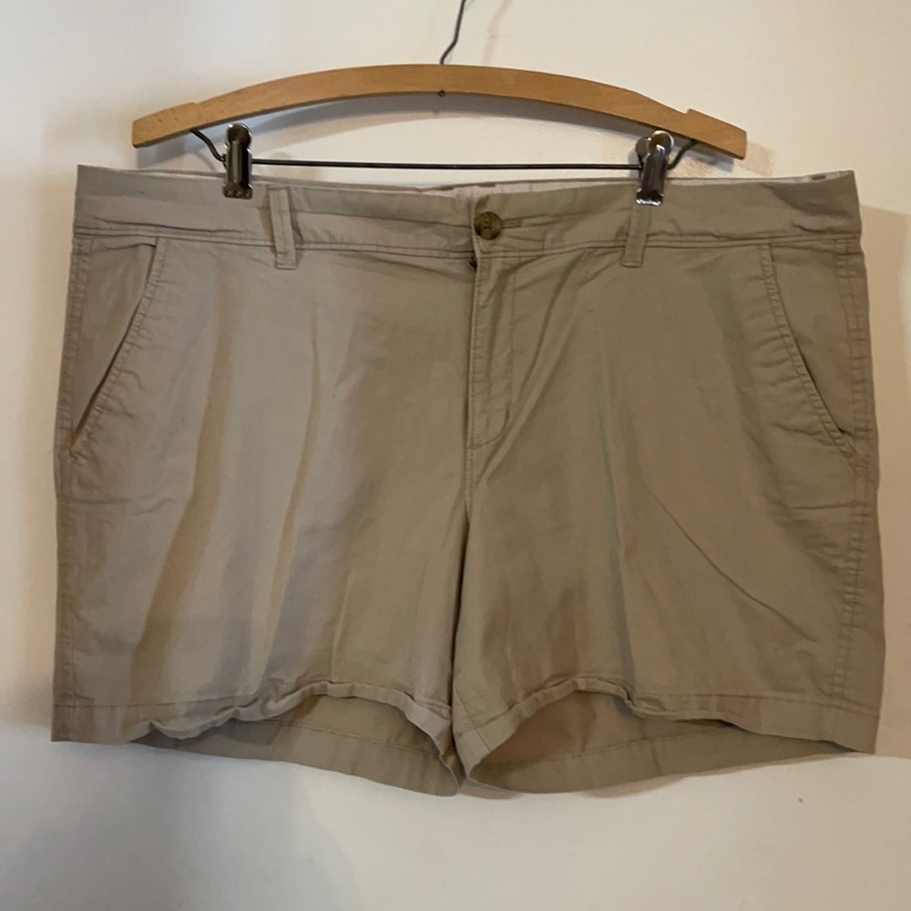 Old Navy - Khaki Shorts - Size 16